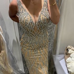 Evening dress, size 2. Fit me size 4